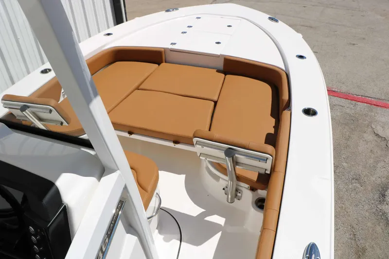 Slide: The Image of Robalo 246 Cayman 2026 - 22