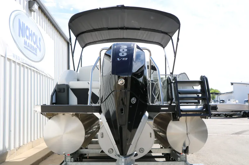 Slide: The Image of Evotti 725 CS Tri Toon 2026 with powerful outboard motor. - 19