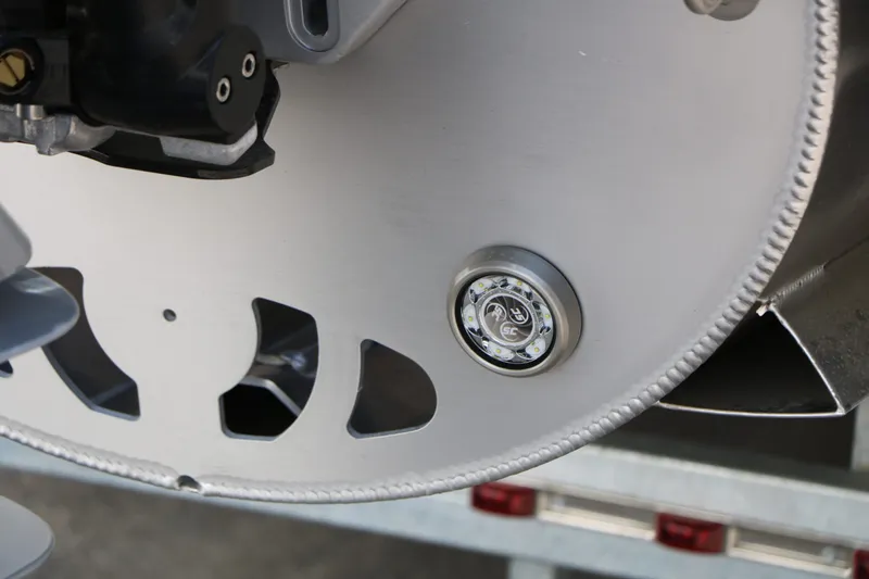 Slide: The Image of Close-up of Evotti 725 CS Tri Toon 2026 boat part. - 20