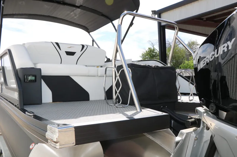 Slide: The Image of Evotti 725 CS Tri Toon 2026 with Mercury engine, luxury pontoon boat design. - 22