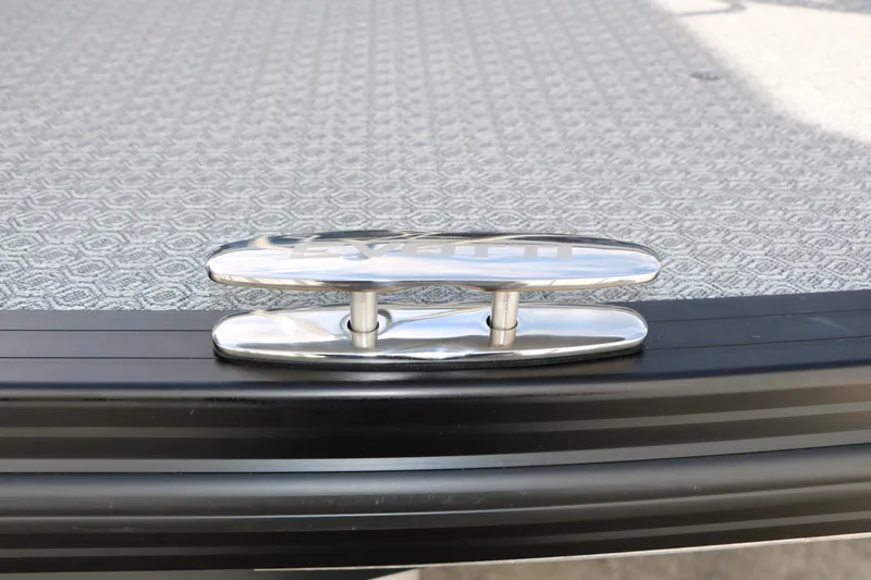 Slide: The Image of Evotti 725 CS Tri Toon 2026 boat cleat on gray deck. - 30