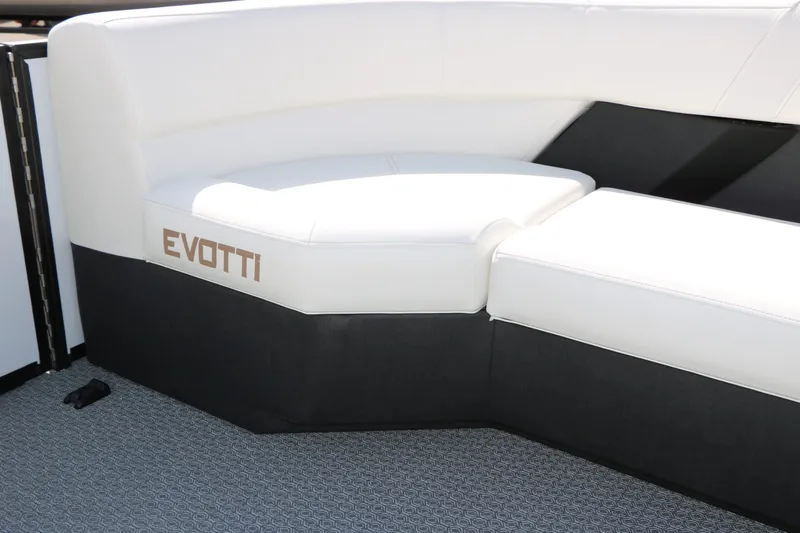 Slide: The Image of Evotti 725 CS Tri Toon 2026, luxurious white seating area. - 35