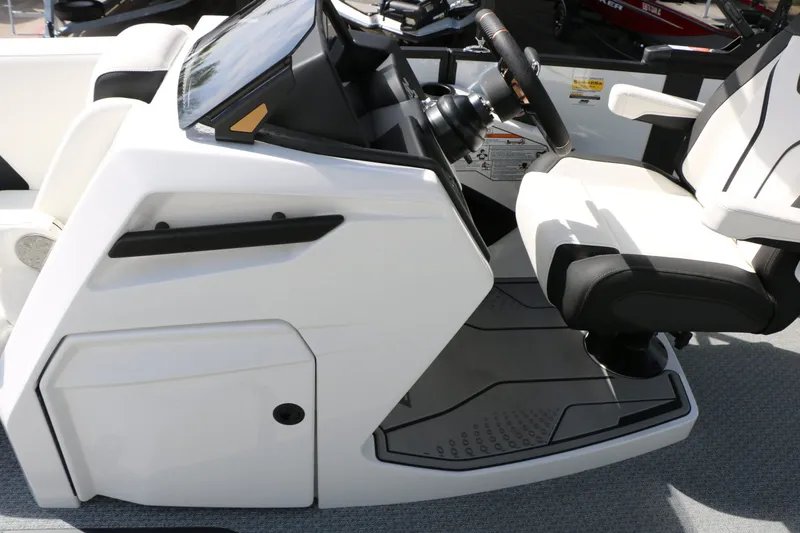 Slide: The Image of Interior of Evotti 725 CS Tri Toon 2026 with steering console. - 38
