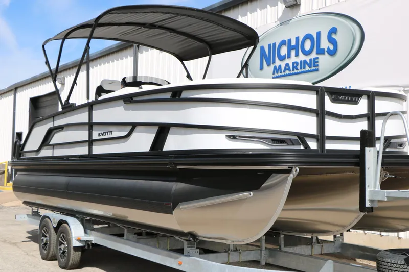 Slide: The Image of Evotti 725 CS Tri Toon 2026 on trailer at Nichols Marine. - 6