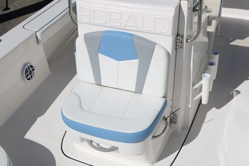 Slide: The Image of Seat on a 2026 Robalo 226 Cayman boat. - 25