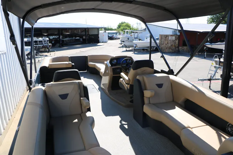 Slide: The Image of Interior of the 2026 Evotti 525 QL Tri Toon pontoon boat. - 22