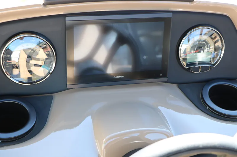 Slide: The Image of Dashboard of 2026 Evotti 525 QL Tri Toon with Garmin display. - 32