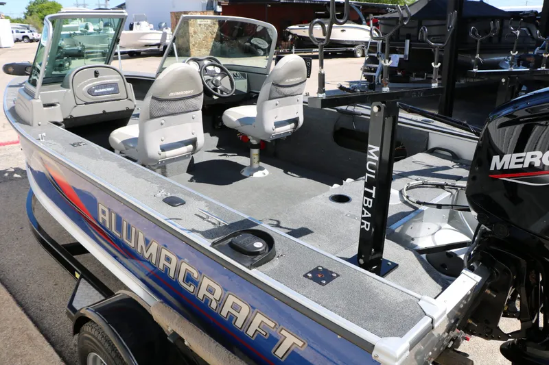 Slide: The Image of 2008 Alumacraft Dominator 165 Sport boat with Mercury engine. - 11