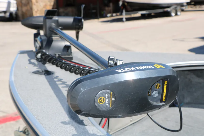 Slide: The Image of Minn Kota PowerDrive on Alumacraft Dominator 165 Sport 2008 boat. - 14