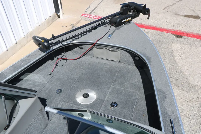 Slide: The Image of 2008 Alumacraft Dominator 165 Sport with Minn Kota trolling motor. - 18