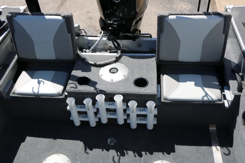 Slide: The Image of Interior of a 2008 Alumacraft Dominator 165 Sport boat with seating. - 20