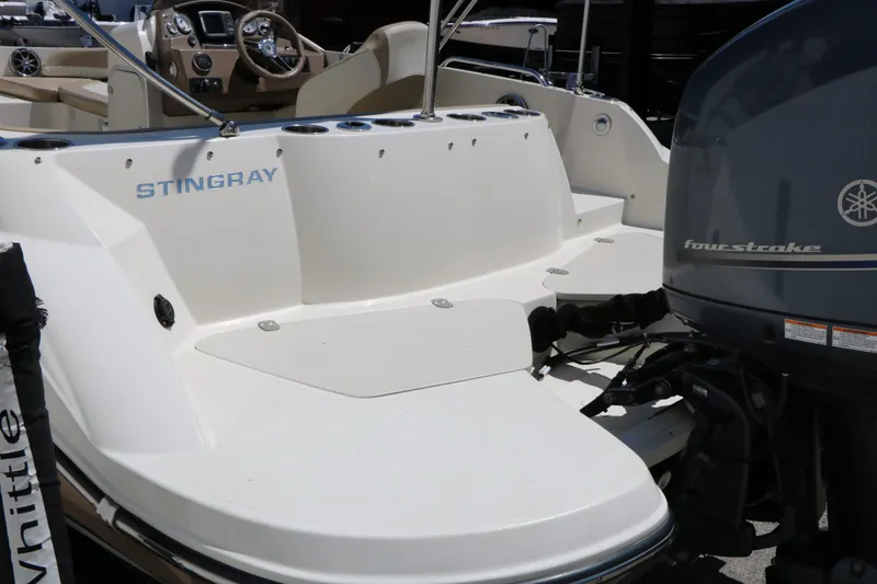 Slide: The Image of 2015 Stingray 192 SC boat with outboard motor. - 16