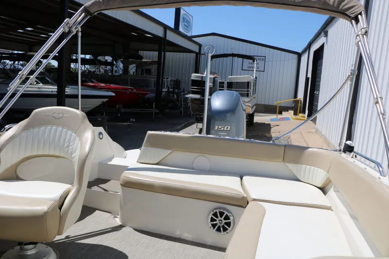 Slide: The Image of Interior of a 2015 Stingray 192 SC boat outdoors. - 32