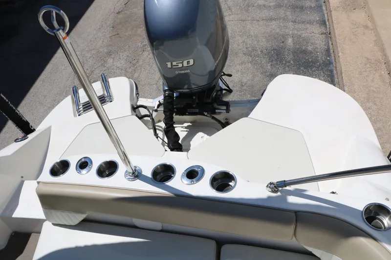 Slide: The Image of 2015 Stingray 192 SC boat with Yamaha 150 engine. - 43