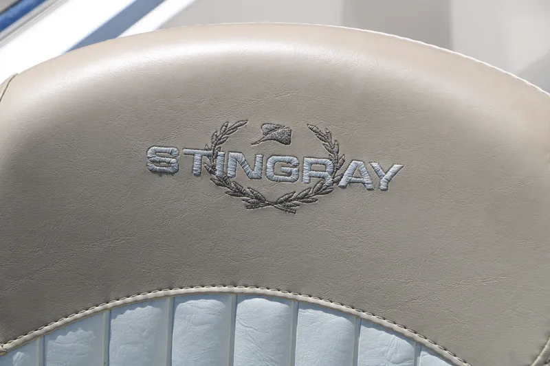 Slide: The Image of Stingray 192 SC 2015 seat upholstery with embroidered logo. - 46
