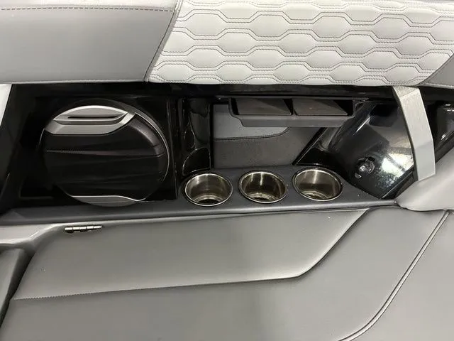 Slide: The Image of MasterCraft XT24 2026 - 30