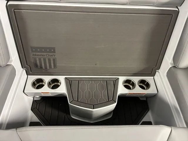 Slide: The Image of MasterCraft XT24 2026 - 32