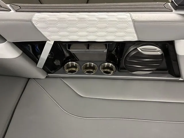 Slide: The Image of MasterCraft XT24 2026 - 33