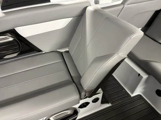 Slide: The Image of MasterCraft XT24 2026 - 34