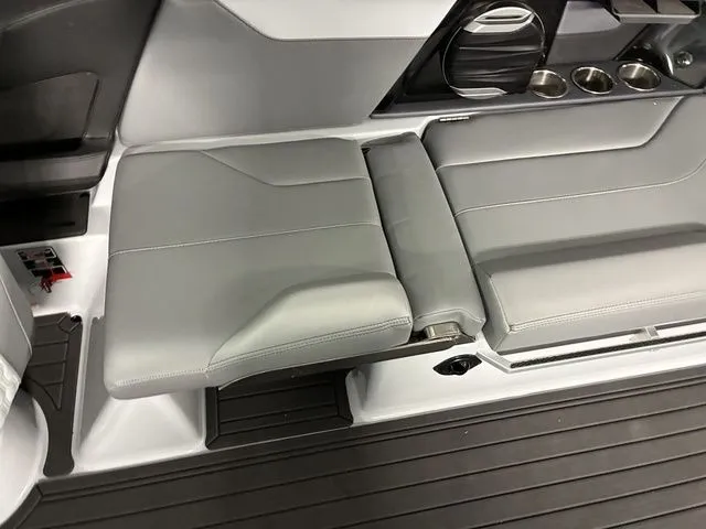 Slide: The Image of MasterCraft XT24 2026 - 37