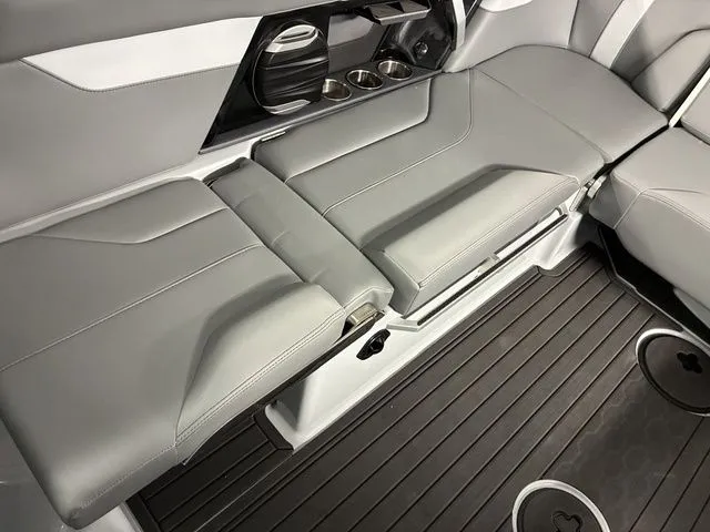 Slide: The Image of MasterCraft XT24 2026 - 38