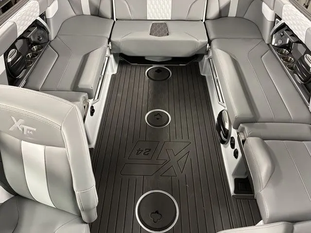 Slide: The Image of MasterCraft XT24 2026 - 39