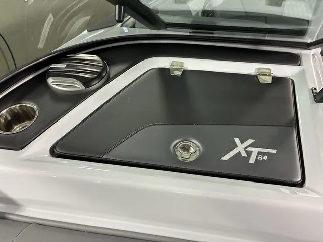 Slide: The Image of MasterCraft XT24 2026 - 45