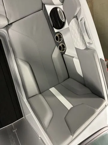 Slide: The Image of MasterCraft XT24 2026 - 49