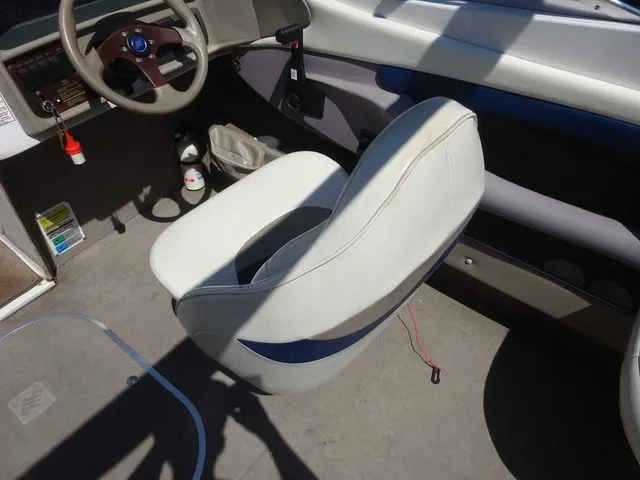 Slide: The Image of Four Winns 240 Horizon 1997 - 7