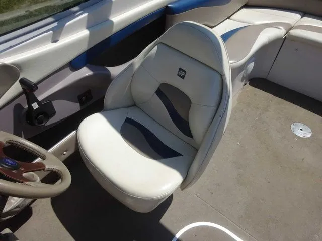 Slide: The Image of Four Winns 240 Horizon 1997 - 8