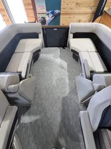 Slide: The Image of Bennington 22 M FASTBACK 2026 - 11