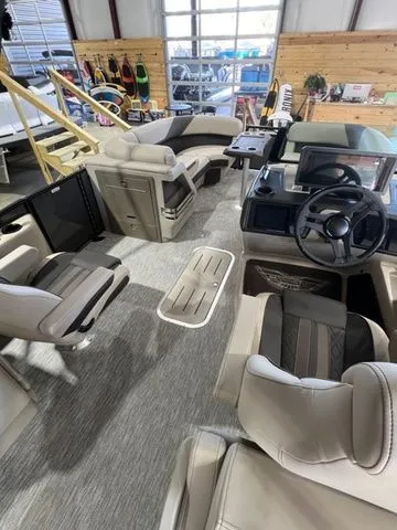 Slide: The Image of Bennington 22 M FASTBACK 2026 - 12