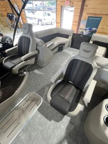 Slide: The Image of Bennington 22 M FASTBACK 2026 - 14