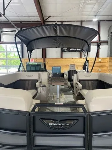 Slide: The Image of Bennington 22 M FASTBACK 2026 - 3