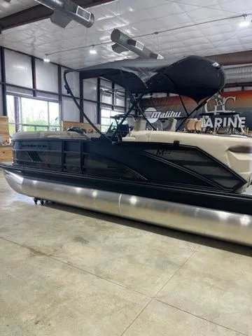 Slide: The Image of Bennington 22 M FASTBACK 2026 - 4