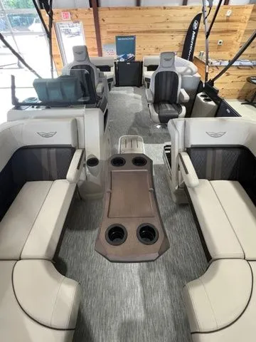 Slide: The Image of Bennington 22 M FASTBACK 2026 - 8