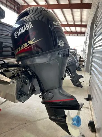 Slide: The Image of Veranda VF20F2 Deluxe Bi-Toon 2025 - 11