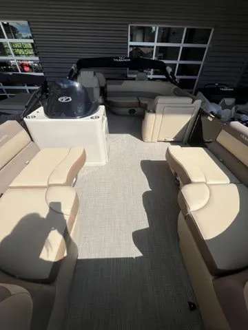 Slide: The Image of Veranda VF20F2 Deluxe Bi-Toon 2025 - 3