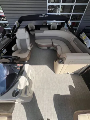 Slide: The Image of Veranda VF20F2 Deluxe Bi-Toon 2025 - 4
