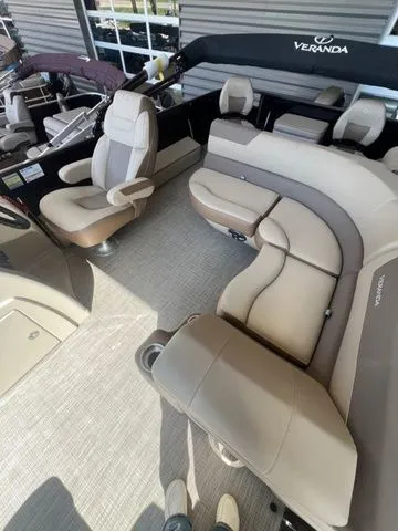 Slide: The Image of Veranda VF20F2 Deluxe Bi-Toon 2025 - 5