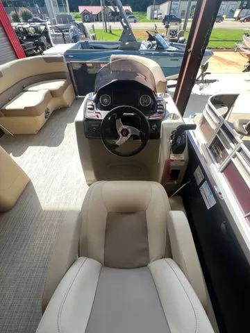 Slide: The Image of Veranda VF20F2 Deluxe Bi-Toon 2025 - 6