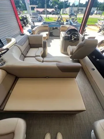 Slide: The Image of Veranda VF20F2 Deluxe Bi-Toon 2025 - 8