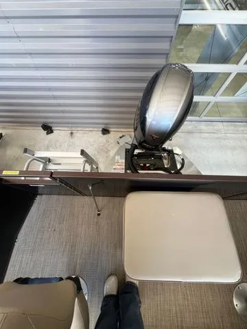 Slide: The Image of Veranda VF20F2 Deluxe Bi-Toon 2025 - 9