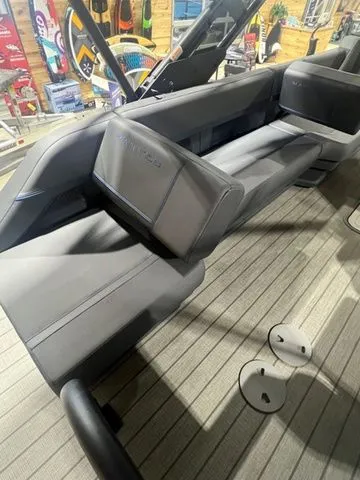 Slide: The Image of Manitou 24EXPLOREFLFHSRSHP575 2025 - 12