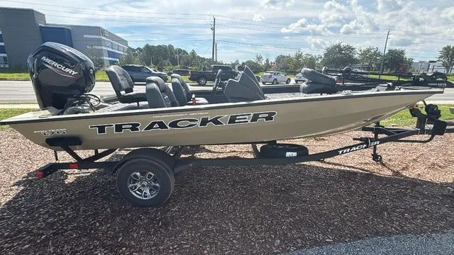 The Image of Tracker Pro Team 175 2026 - 1