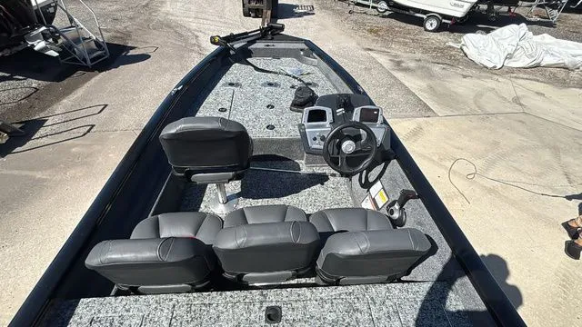 Slide: The Image of Tracker Pro Team 175 Crappie Edition 2026 - 13