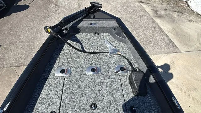 Slide: The Image of Tracker Pro Team 175 Crappie Edition 2026 - 15