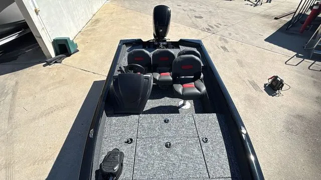 Slide: The Image of Tracker Pro Team 175 Crappie Edition 2026 - 17