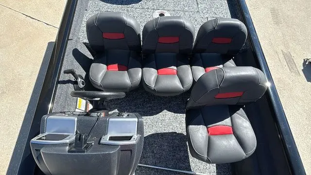 Slide: The Image of Tracker Pro Team 175 Crappie Edition 2026 - 18