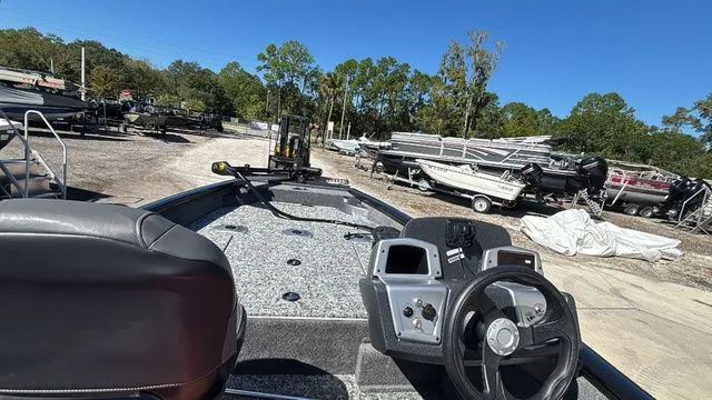 Slide: The Image of Tracker Pro Team 175 Crappie Edition 2026 - 19